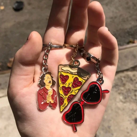 VERAMEAT PIZZA LUV KEYCHAIN PEPPERONI HEARTS NWT ❤️🍕❤️ - Picture 4 of 4